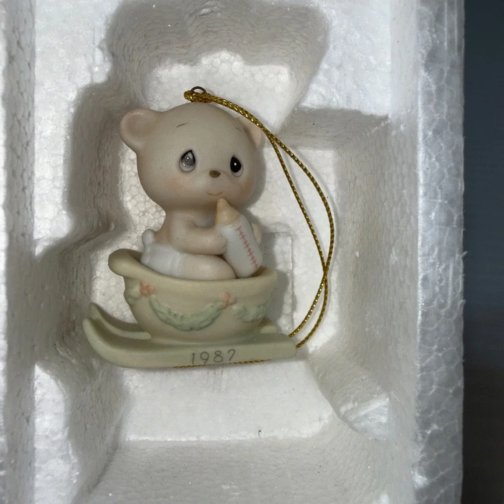 VTG Precious Moments 1987 Bear the Good News of Christmas Ornament 104515 Enesco